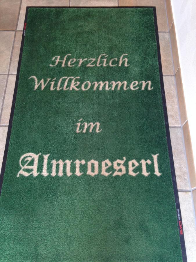 Almroeserl Apartament *