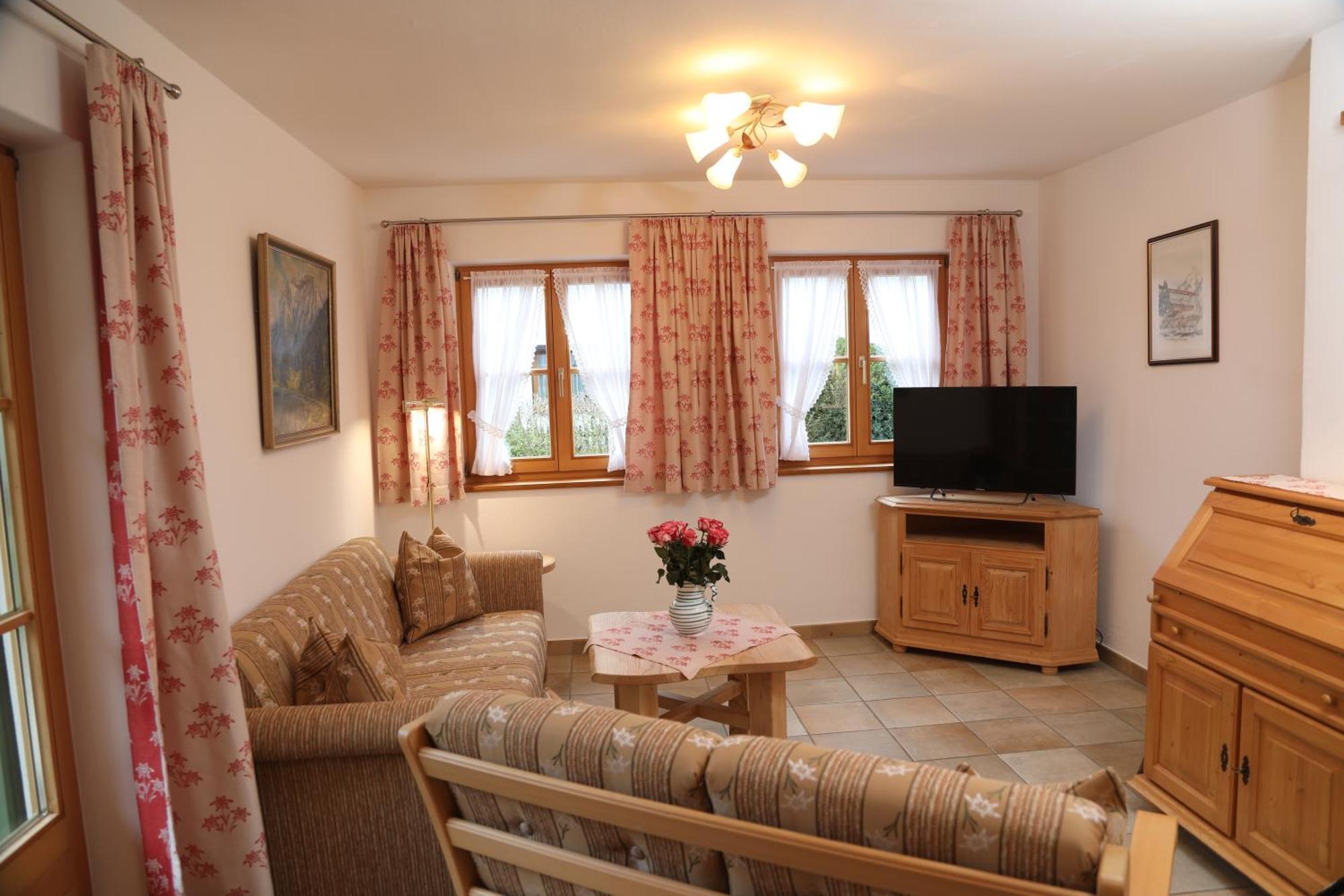 Almroeserl Apartment