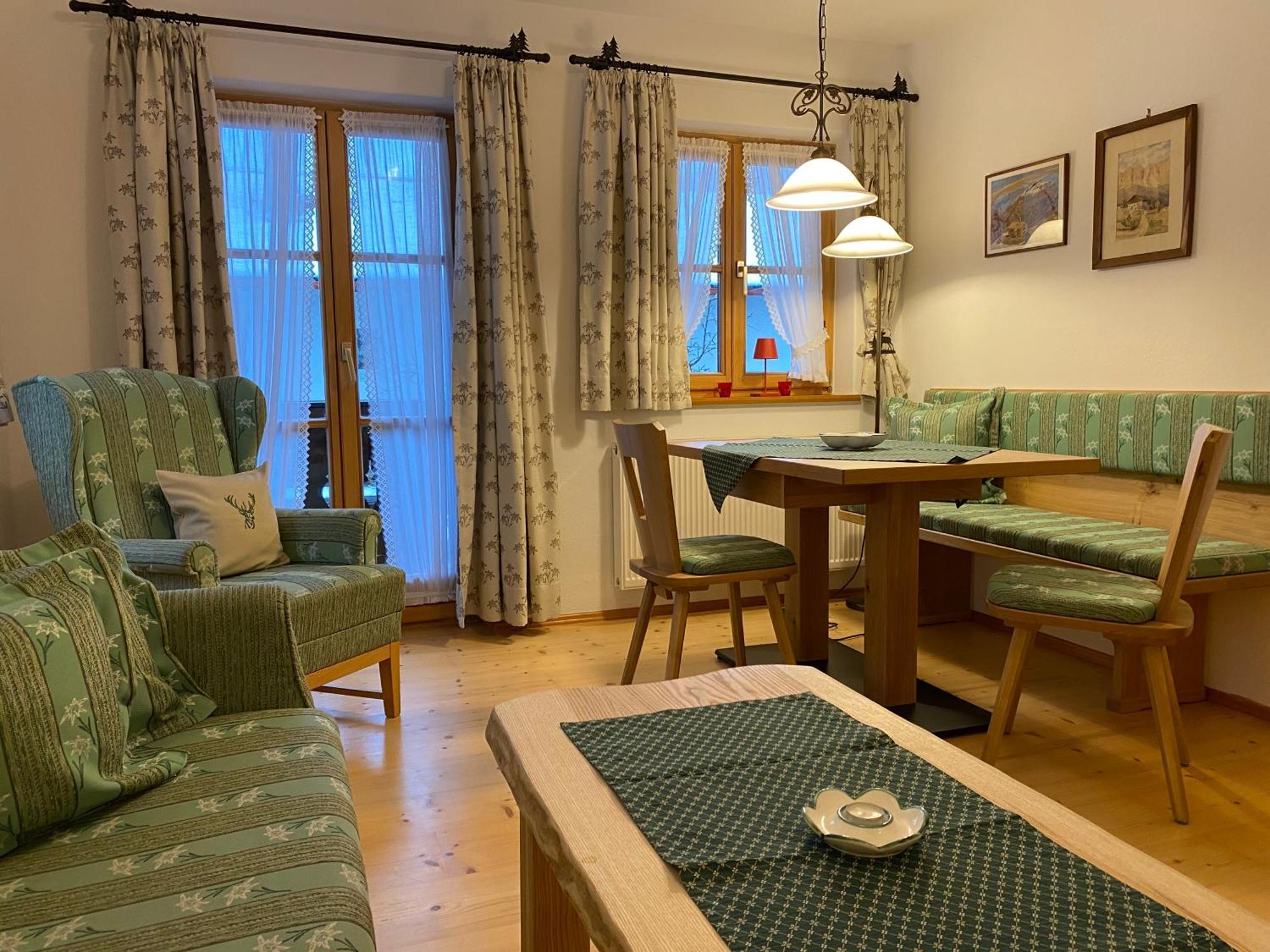 Apartment Almroeserl Mittenwald